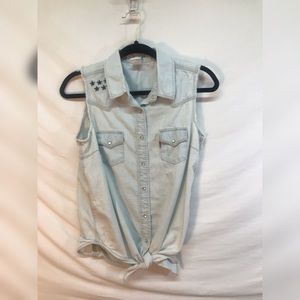 Levi’s Jean Vest Embroidered Tie Front Cute! M